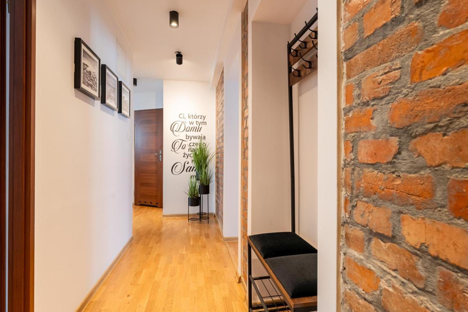 Apartament Ratuszlove - 2 Osobne Sypialnie, Z Widokiem Na Ratusz - By Spaceapart Jelenia Gora Dış mekan fotoğraf